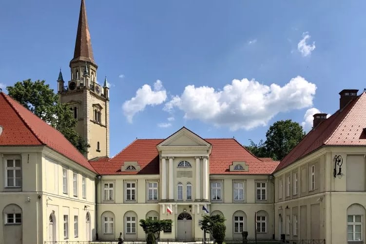 Muzeum Porcelany atrakcja restauracji Harcówka w Wałbrzychu